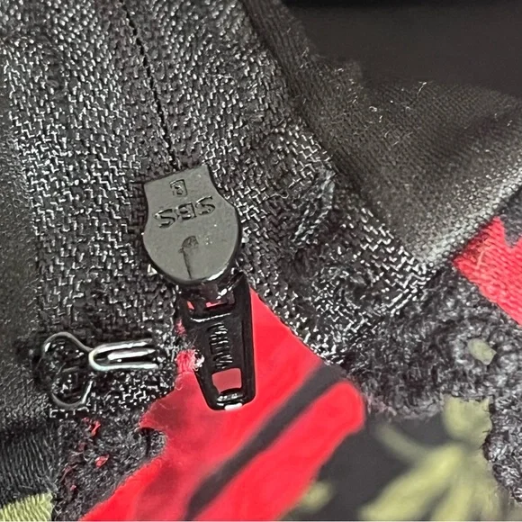 Hot Topic Red Roses Halter Top Dress Sz XXL Pinup Tulle Trim Black & Red - Picture 15 of 16